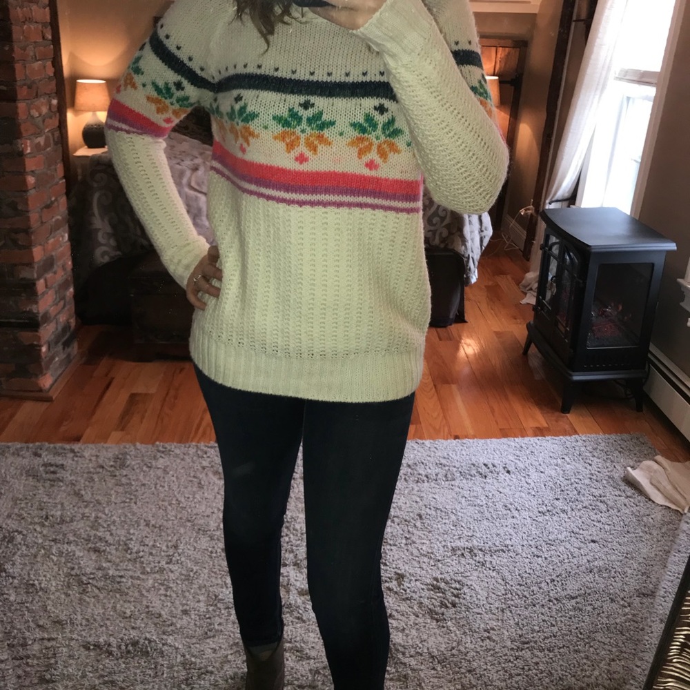 Sweater - Picture 6 of 6
